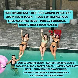 Hostel Riverside Hoi An, Dolphins